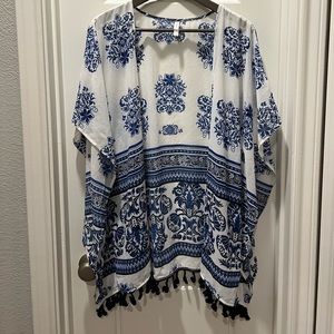 Xhilaration Boho Open Front Kimono Size XS/S White Floral Blue